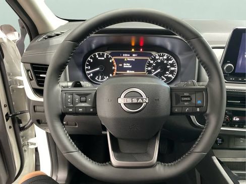 Certified 2025 Nissan Rogue SV AWD/4WD image 11