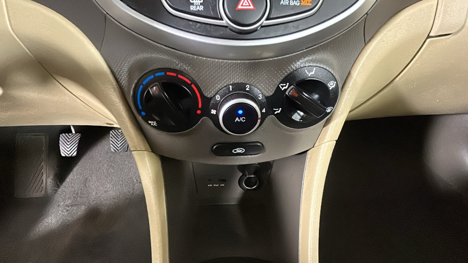 Used 2013 Hyundai Accent GLS FWD image 26