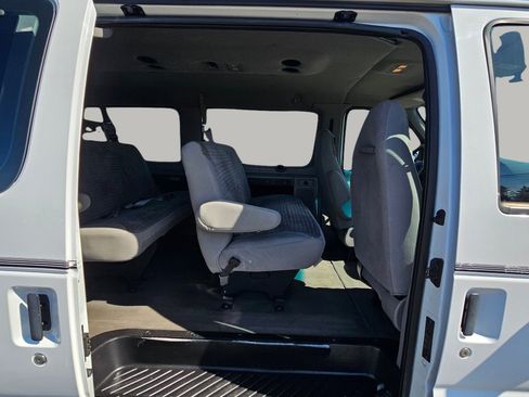 Used 2001 Ford E-350 and Econoline 350 Club Wagon RWD image 21