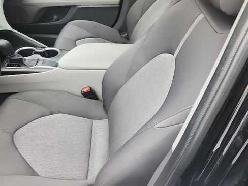 Used 2024 Toyota Camry LE image 9