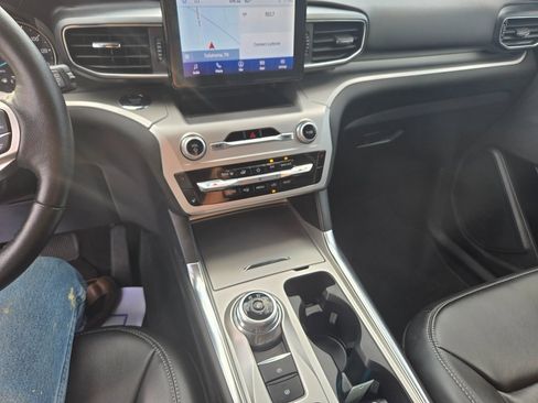 Used 2022 Ford Explorer XLT w/ Equipment Group 202A image 10