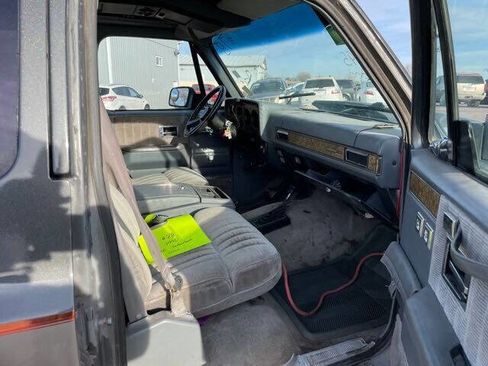 Used 1990 GMC Suburban 4WD image 25