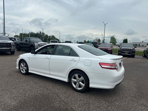 Used 2011 Toyota Camry SE w/ SE Extra-Value Pkg #1 FWD image 3