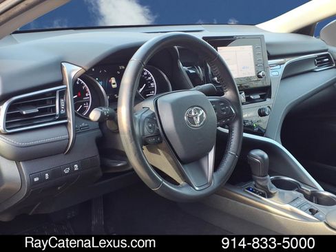 Used 2022 Toyota Camry SE image 9