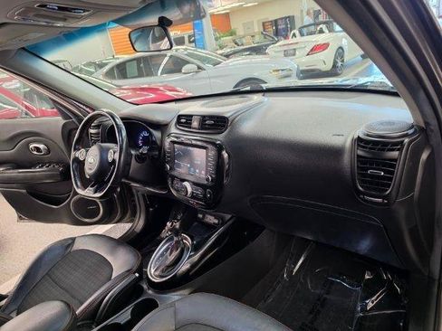 Used 2017 Kia Soul ! w/ Tech Package FWD image 8