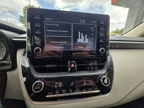 Used 2020 Toyota Corolla LE FWD image 19