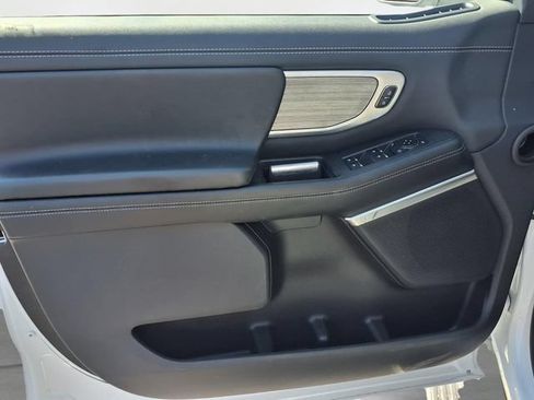 Used 2025 Ford Expedition Platinum AWD/4WD image 14
