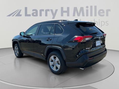 Used 2025 Toyota RAV4 XLE AWD/4WD image 3