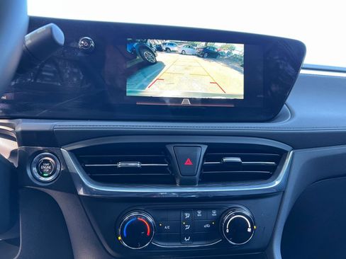 Used 2025 Buick Encore GX Preferred image 17