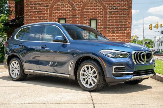 Used 2023 BMW X5 xDrive40i w/ Premium Package AWD/4WD image 3