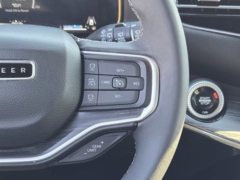 Used 2024 Jeep Wagoneer L Series II w/ Flexible Seating Group image 26