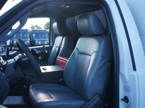 Used 2016 Ford F550 4x4 Regular Cab Super Duty image 23
