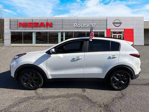 Used 2022 Kia Sportage Nightfall Edition image 6