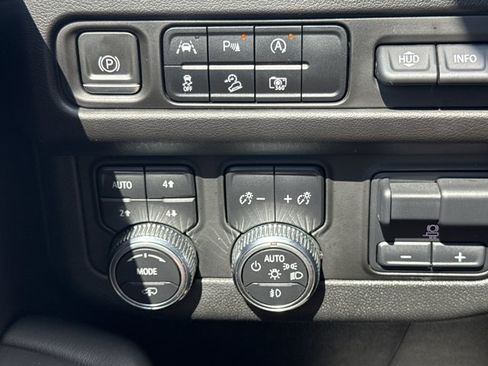 Used 2023 GMC Yukon AT4 w/ AT4 Premium Plus Package AWD/4WD image 31