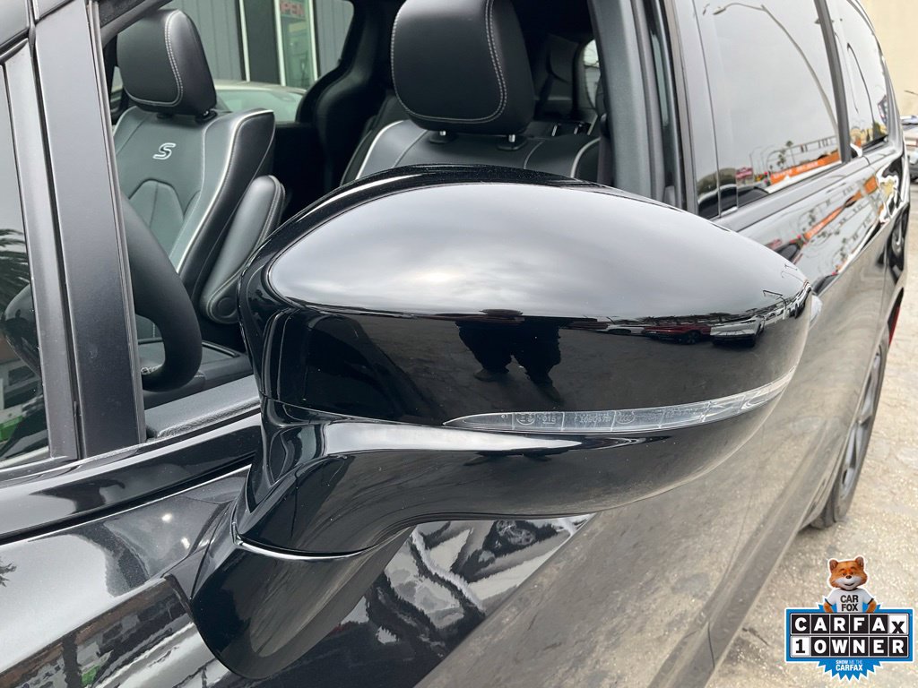 Used 2023 Chrysler Pacifica Limited w/ Uconnect Theater Family Group FWD image 95