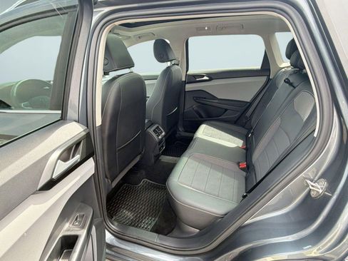 Certified 2022 Volkswagen Taos SE image 14