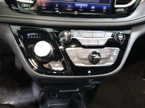 New 2026 Chrysler Pacifica Select image 22