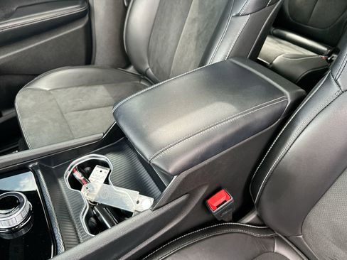 Used 2025 Jeep Grand Cherokee L Altitude image 17