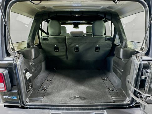 Used 2024 Jeep Wrangler Unlimited AWD/4WD image 26