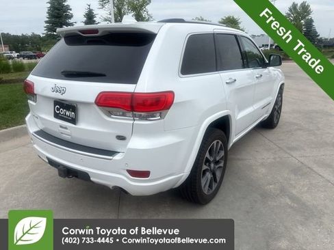 Used 2017 Jeep Grand Cherokee Overland AWD/4WD image 3