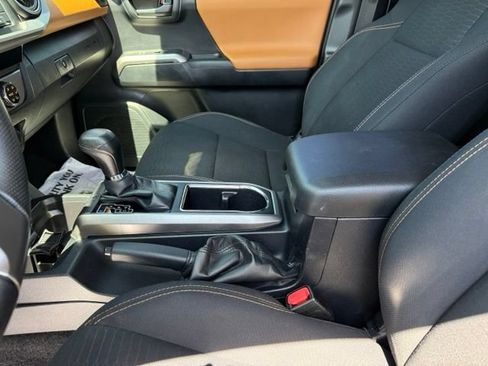 Used 2018 Toyota Tacoma SR5 RWD image 20