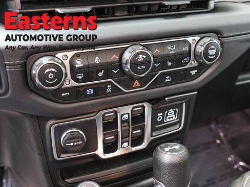 Used 2025 Jeep Wrangler Unlimited Sahara AWD/4WD image 20