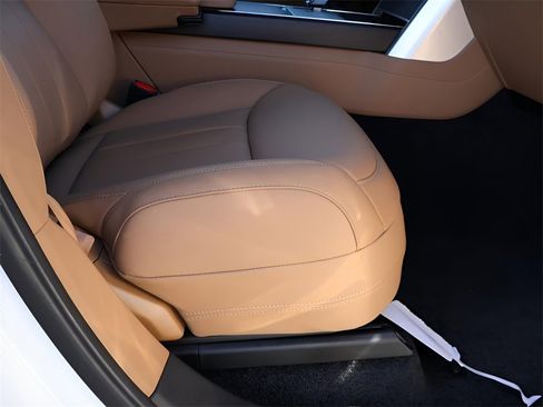 New 2026 Land Rover Range Rover SE image 10