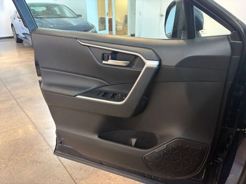 Used 2025 Toyota RAV4 XLE image 21