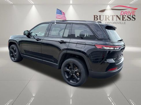 Used 2023 Jeep Grand Cherokee Limited w/ Black Appearance Package AWD/4WD image 6