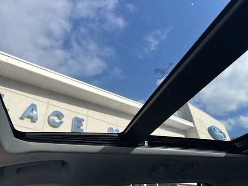 Used 2022 Ford Explorer XLT w/ Equipment Group 202A image 26