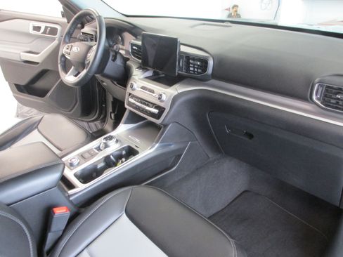 Certified 2022 Ford Explorer XLT w/ Equipment Group 202A image 27