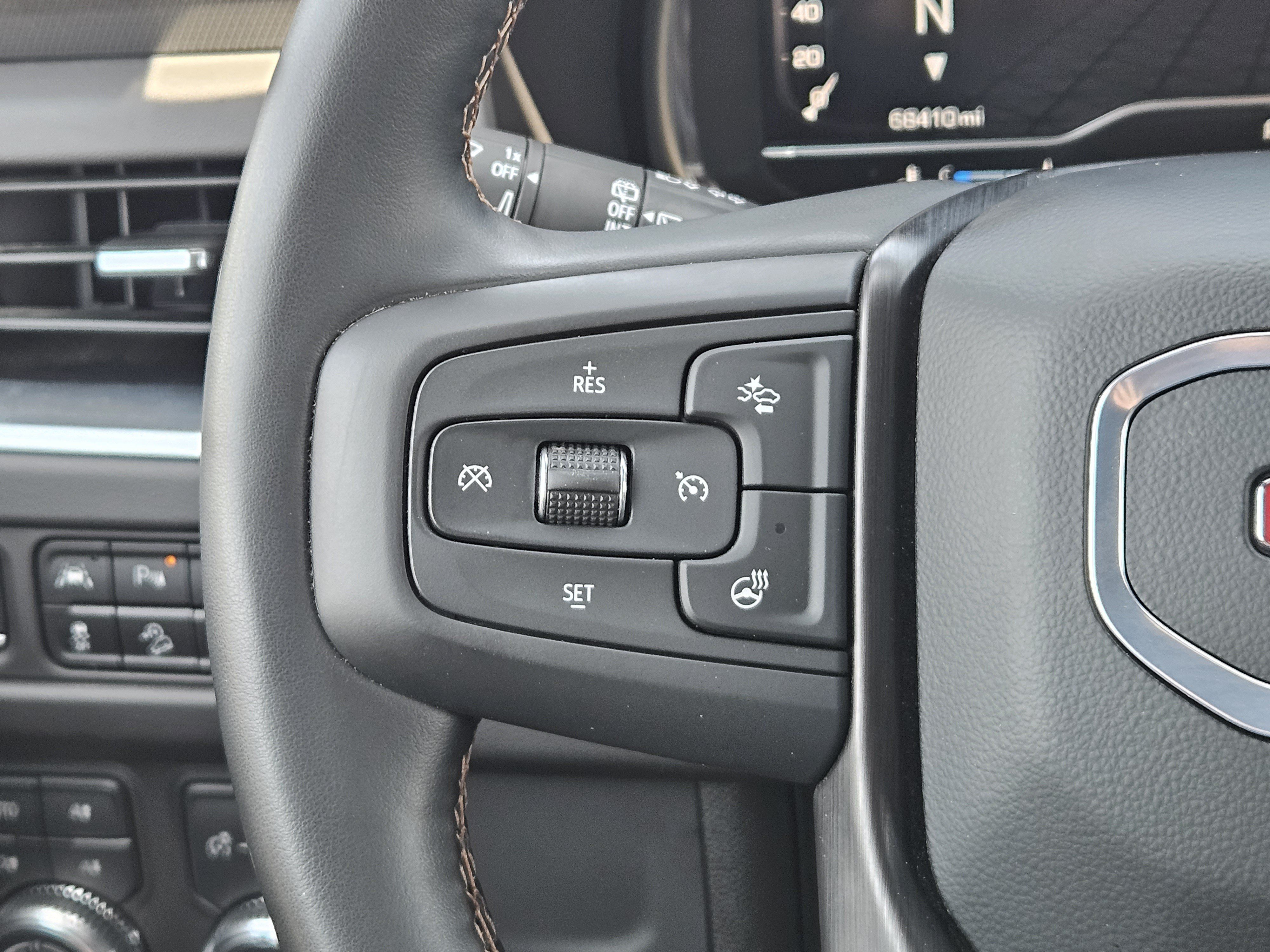 Used 2024 GMC Yukon AT4 w/ Technology Package AWD/4WD image 27