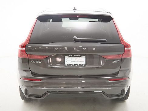 Certified 2023 Volvo XC60 B5 Plus w/ Climate Package image 8