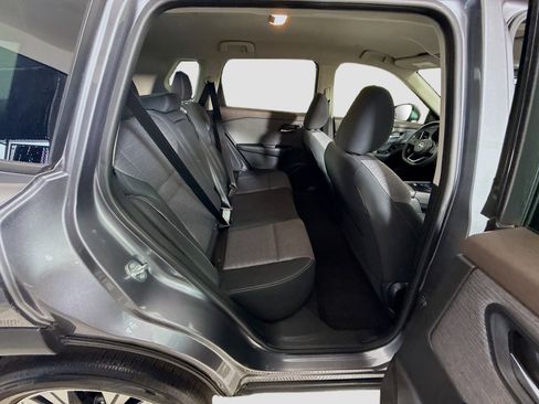 Used 2023 Nissan Rogue SV FWD image 27