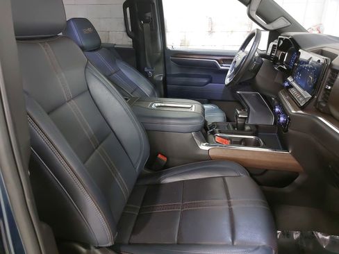 Used 2022 Chevrolet Silverado 1500 High Country w/ High Country Premium Package image 10