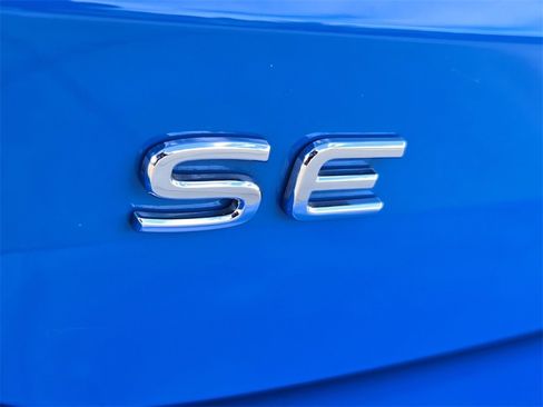 Used 2023 Volkswagen Taos SE w/ Panoramic Sunroof Package image 16