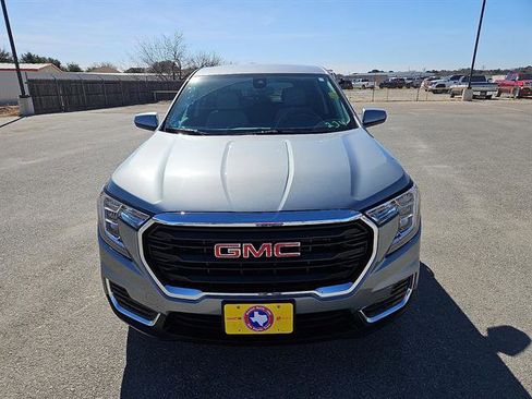 Used 2024 GMC Terrain SLE image 8