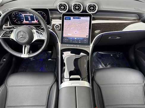 Used 2025 Mercedes-Benz GLC 300 4MATIC image 15