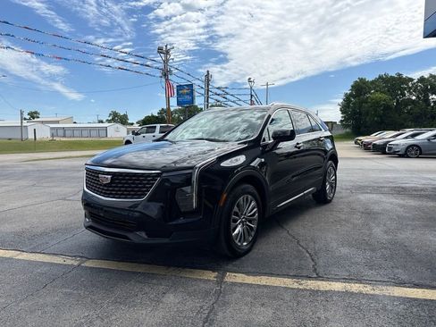 Used 2024 Cadillac XT4 Premium Luxury w/ Cold Weather Package AWD/4WD image 9
