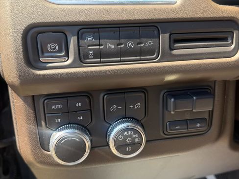 Used 2021 GMC Yukon SLT w/ SLT Luxury Plus Package AWD/4WD image 4
