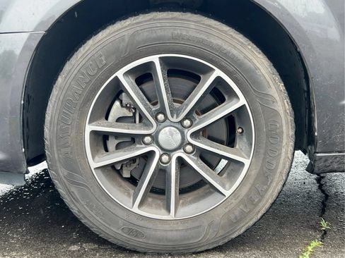 Used 2019 Dodge Grand Caravan GT FWD image 29