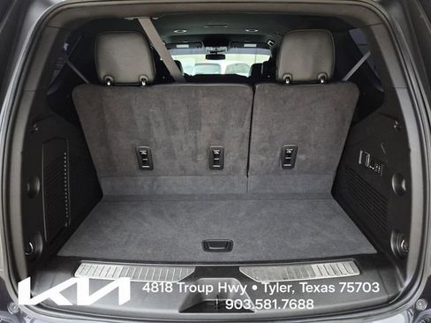 Used 2023 Chevrolet Tahoe Z71 w/ Luxury Package AWD/4WD image 8