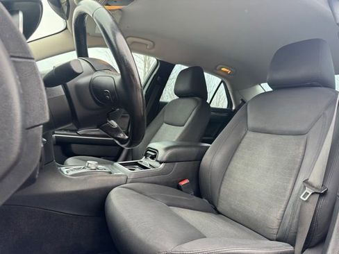 Used 2018 Chrysler 300 Touring w/ Sport Appearance Package image 9