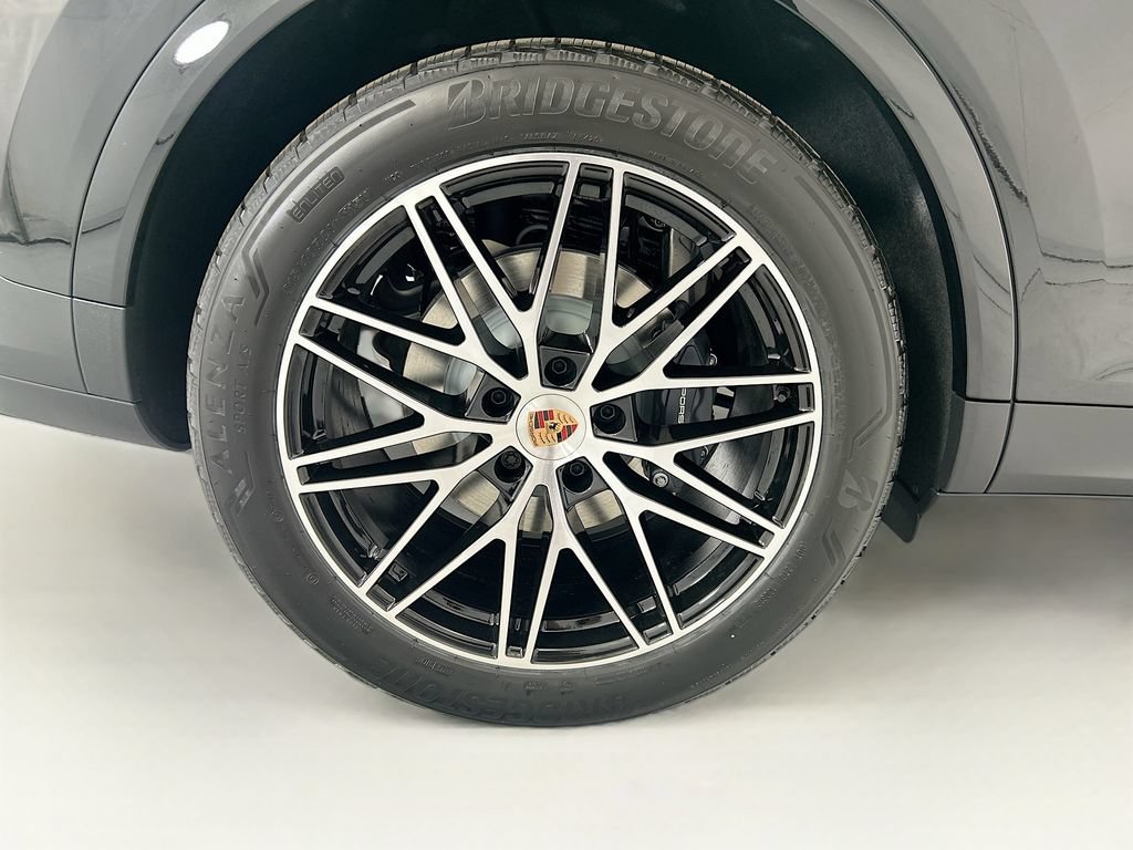 Used 2026 Porsche Cayenne AWD/4WD image 33