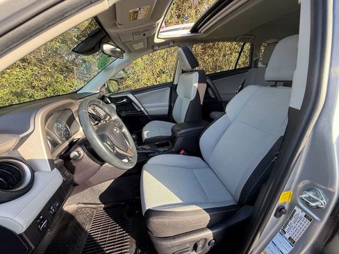 Used 2018 Toyota RAV4 XLE image 27