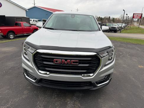 Used 2022 GMC Terrain SLE image 2