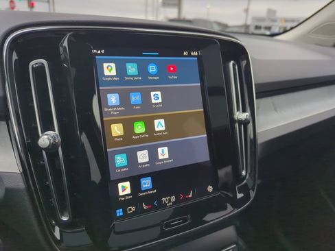 Used 2024 Volvo XC40 B5 Plus image 16