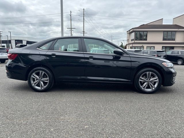 Used 2024 Volkswagen Jetta SE FWD image 6