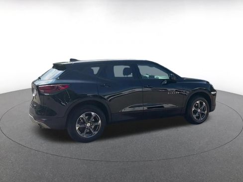 Used 2025 Chevrolet Blazer LT FWD image 12