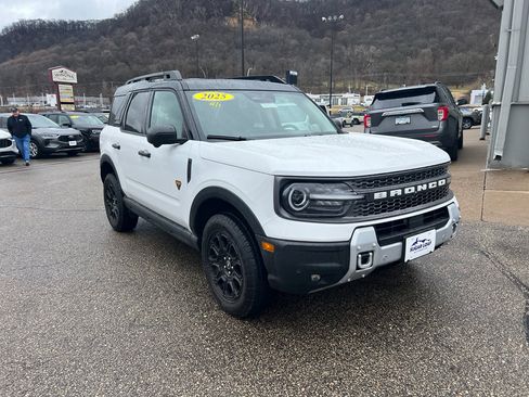Used 2025 Ford Bronco Sport Badlands image 3